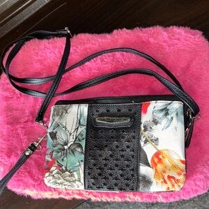 NWOT STONE MOUNTAIN USA Floral With Black Cutout Floral down the center c